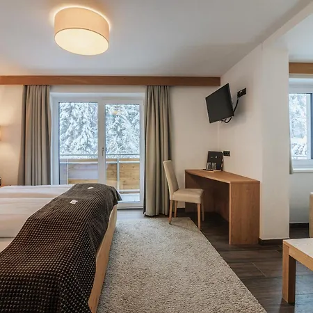 Hotel Victoria - Adults Only Bar & Breakfast-3
