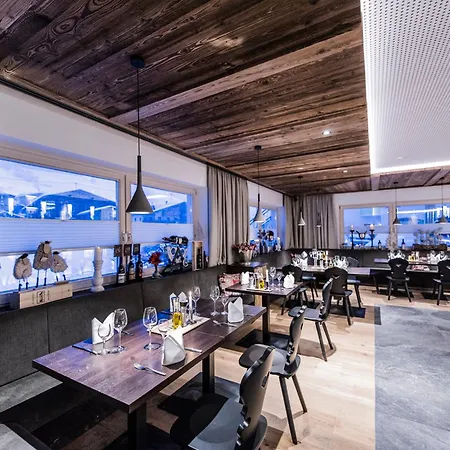 Hotel Central Bar & Restaurant-3